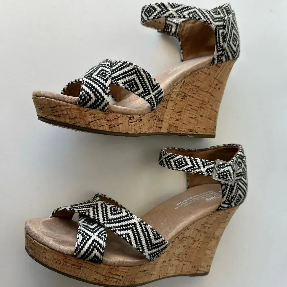 Toms (7) Cork Wedge Aztec Printed Sandals Boho Black/White Eclectic Pattern